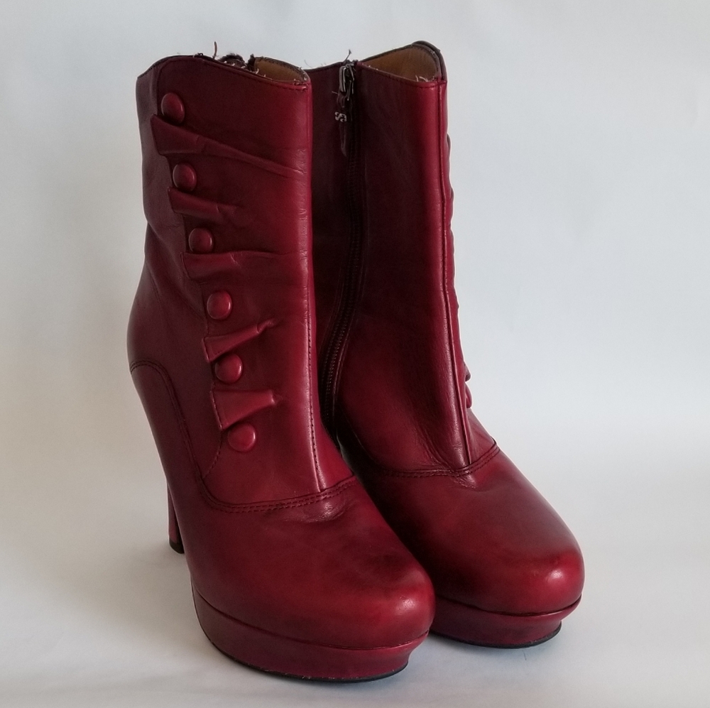 SOLD Earthies Red Ruffle Spat Booties sz 7.5 B